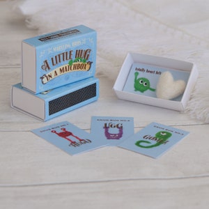 Un petit câlin bleu dans un cadeau de boîte d’allumettes, cadeau de remerciement, cadeau de meilleur ami, cadeau de rétablissement bientôt, cadeau pour papa, cadeau je suis désolé, carte de remerciement