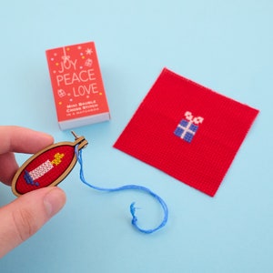 Kit de point de croix dans une boîte d'allumettes Joie, paix et amour à faire soi-même dans une boîte d'allumettes, point de croix de Noël, cadeau secret pour le père Noël