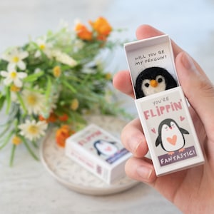Fantastique pingouin en feutre de laine You're Flippin' dans une boîte d'allumettes, carte d'anniversaire, anniversaire de mariage, cadeau pour petit ami