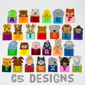 Könnte beinhalten: Ein Set mit 26 Filz-Fingerpuppen, die verschiedene Tiere und Buchstaben des Alphabets zeigen. Die Puppen sind bunt und haben verschiedene Designs, darunter eine Giraffe, ein Koala, ein Fuchs, ein Pinguin und ein Tiger. Die Puppen sind alphabetisch geordnet und eignen sich perfekt zum Unterrichten des Alphabets für Kinder.