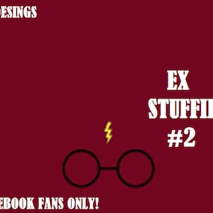 Może przedstawiać: Czerwone tło z białym tekstem, który brzmi "C5 DESINGS EX STUFFIE #2 FACEBOOK FANS ONLY!" Żółty błyskawica znajduje się nad parą czarnych okrągłych okularów.