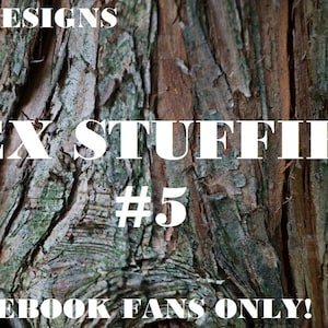 Może przedstawiać: Zbliżenie kory drzewa z tekstem "C5 DESIGNS EX STUFFIE #5 FACEBOOK FANS ONLY!" w białych literach.