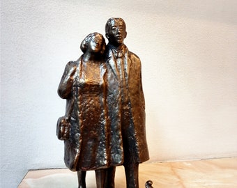 Home sculpture,Realistic sculpture,Bronze sculpture,Bronze statue ,Limited edition,Sulpture of walking family with dog