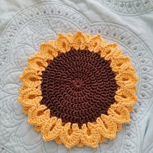 Sunflower Potholder / yellow / brown / cotton / yarn / crochet / petals / handmade / double layer