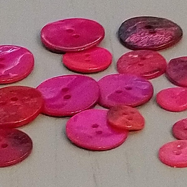 Bright Pink Mother of Pearl 2 Hole Sew on Buttons - Pack de boutons, tailles diverses