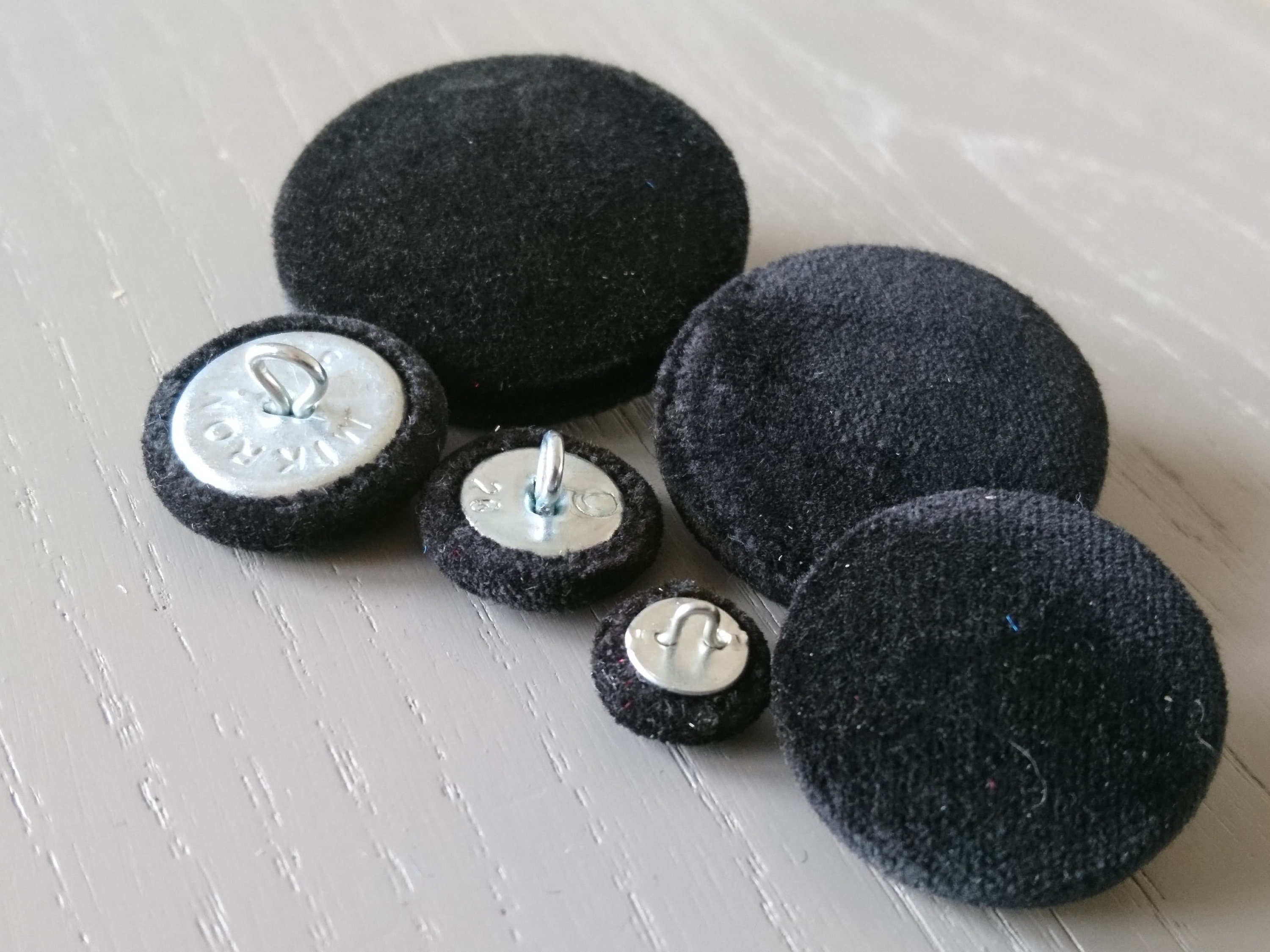 Loop-Back Upholstery Buttons – Johnson's Fabrics
