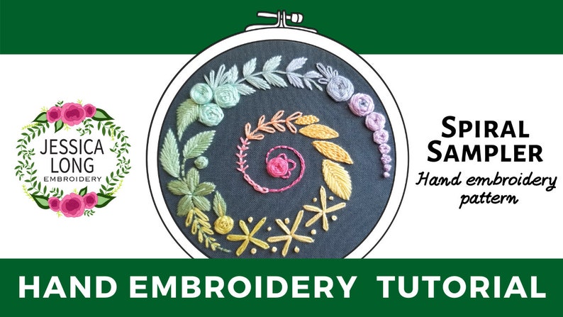 K&ouml;nnte beinhalten: Eine Hand-Stickerei-Anleitung mit einem Spiral-Musterstich. Das Design beinhaltet eine Vielzahl von Stichen, darunter Bl&auml;tter, Blumen und Sterne. Die Stickerei ist auf einem dunkelgrauen Stoff ausgef&uuml;hrt und in einem wei&szlig;en Rahmen. Der Text "SPIRAL SAMPLER" und "Hand-Stickmuster" ist auf dem Bild sichtbar.