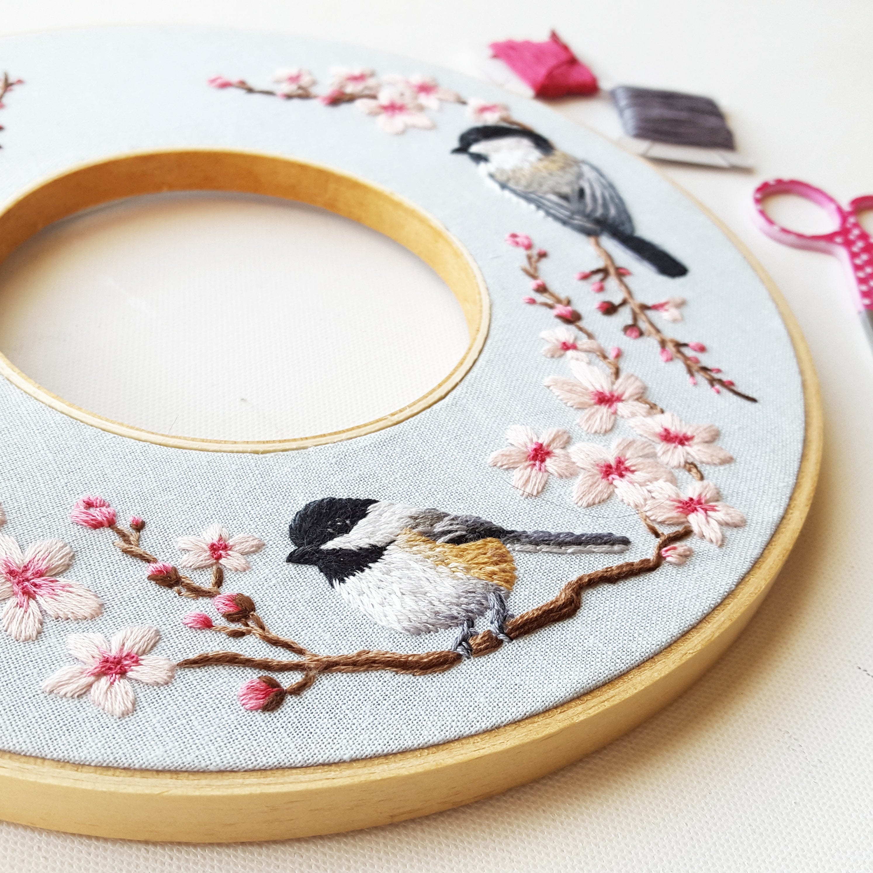 Birds Flowers Embroidery Kit for Adults Beginners Stamped Cross Stitch Kits with Birds Pattern Stamped Embroidery Cloth Hoops Threads Needles Easy