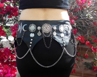 Gothic medieval belt. On request, it may take a few weeks.