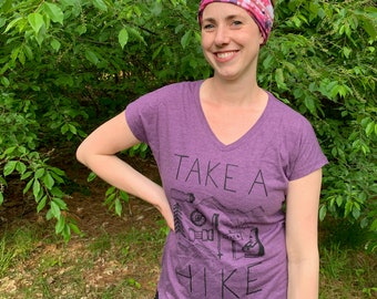 Take a Hike tri-blend V-hals damesshirt - Illustrated Outdoor-T-shirt