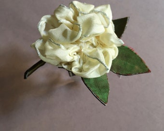 Broche fleur,Broche blanc rose en tissu,Cadeau pour femme, Faite å la main, Broche ruban acétate,Broche en tissu fleur rose.Fleure mariage