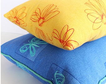 Blaue Schmetterlinge & Gelbe Blumen Kissenbezug
