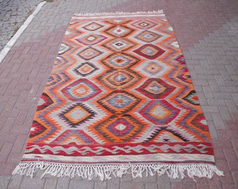 Large Vintage Kilim Rug: 5.7 x 9.2 ft, Handwoven Wool & Cotton