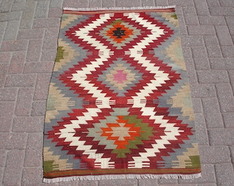 Handwoven Kilim Rug: Geometric Turkish Carpet (2'8 x 4' feet)