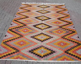 Vintage Turkish Kilim Rug: Handwoven Wool Bohemian Area Rug (6x9)