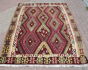 Vintage Handwoven Kilim Rug: Large Bohemian Oriental Carpet (5.8 x 8.4 ft)