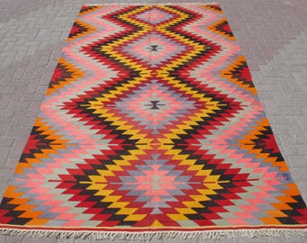 Vintage Handwoven Kilim Rug 6x10: Bohemian Wool Carpet
