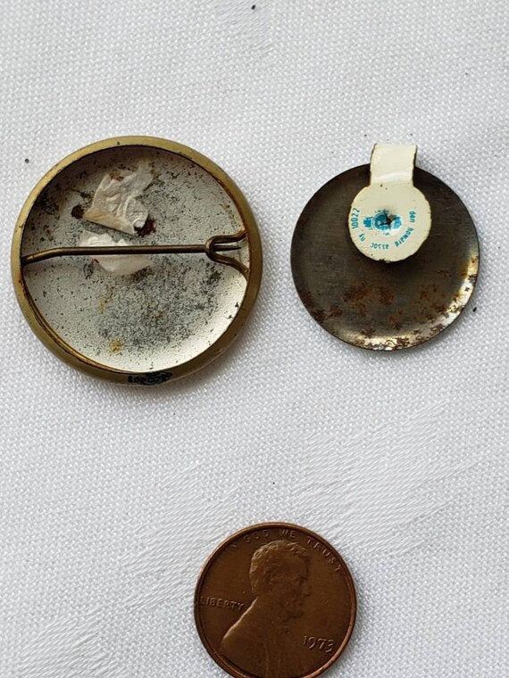 2 vintage button pins vintage pins vintage button… - image 4