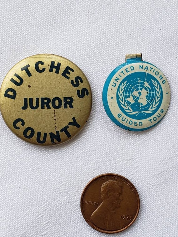 2 vintage button pins vintage pins vintage button… - image 1