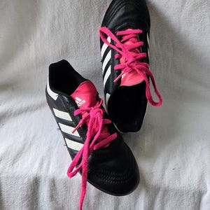 Adidas Childs Cleats Size 4. Vintage Boys Cleats