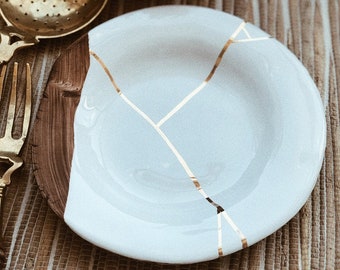 Kintsugi Japanese white plates with gold. Dinner rustic clay plate. Asian pottery dinnerware Julia Pilipchatina ceramic studio Tiletiletesto