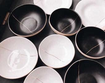 Black or white bowl with gold in kintsugi style - Ceramic serving bowl - Hand made salad or soup bowls - Julia Pilipchatina, Tiletiletesto