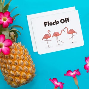 Flock Off - Carte drôle - Carte Flamingo - Adieu au revoir - Carte de voyage - Carte inappropriée grossière - Amoureux des oiseaux roses