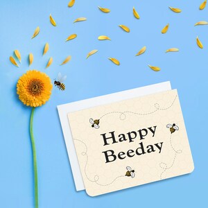 Carte Happy Beeday - Carte d’anniversaire d’abeille - Carte d’anniversaire drôle - Carte drôle - Abeilles - Jeux de mots sur les abeilles - Apiculteurs - Ruche d’abeilles