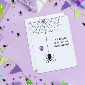 Il suffit de passer pour vous souhaiter un joyeux anniversaire, une carte d’anniversaire effrayante, une carte d’anniversaire araignée, une carte d’anniversaire d’Halloween, une carte drôle