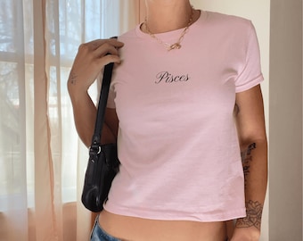 Retro Pisces Y2K Baby Tee Zodiac Shirt Crop Top Astrology Tee Shirt Coquette Aesthetic Zodiac Sign Pisces Shirt