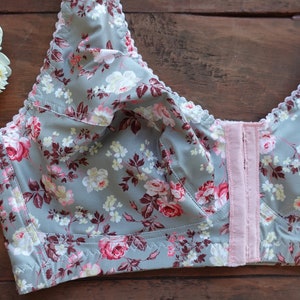 Floral soft bralette bra with front closure.