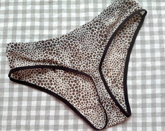 Farbenfroher Herren-Tanga – Bedruckte Mikrofaser-Unterwäsche – Low Rise Nahtloser Slip für Ihn