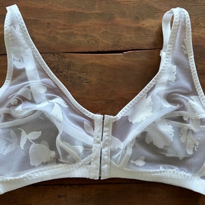 Transparent Lingerie White Bra Front Closure Soft Cup Women&#39;s Bra