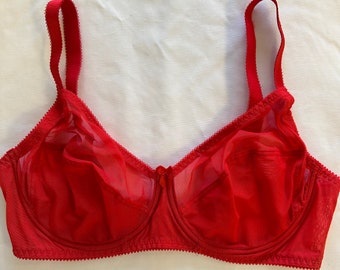 Soutien-gorge transparent rouge.