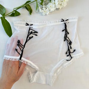 Durchsichtig Höschen Mittlere Taille Höschen Sexy Womens Dessous mit Rüschen.