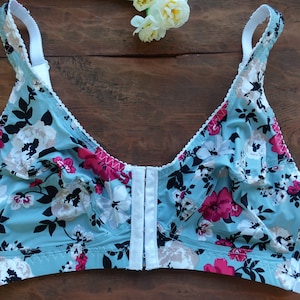 Soft cup floral bra with front closure.
