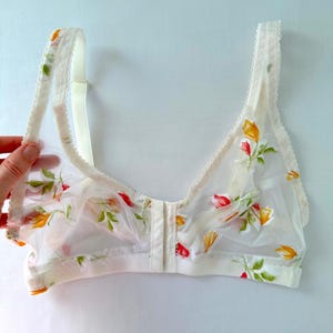 フローラルソフトメッシュのシアーブラ、多色展開