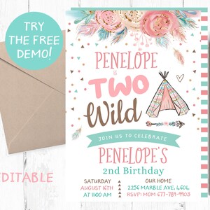 Puede incluir: Una invitación de cumpleaños con un diseño floral y el texto "Penelope is Two Wild". La invitación incluye una ilustración de tipi, un lápiz y un sobre. También se ven las palabras "Try the Free Demo!" y "Editable".