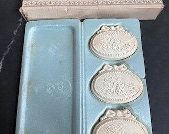 Tres jabones perfumados para ocasiones especiales de Avon Avonshire