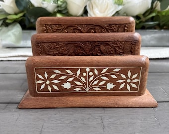 Soporte para cartas de madera tallado a mano, organizador de escritorio, servilletero, decoración vintage.