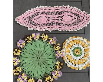 Muñecas de ganchillo hechas a mano, color rosa, morado y amarillo, estilo vintage, lote de 3