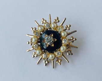 Vintage Emmons EmJ Starburst Broche Pin Métal ton or Spindly Geometric Victorian Faux Onyx Pearl Crystal Trefoil Elaborate Edwardian