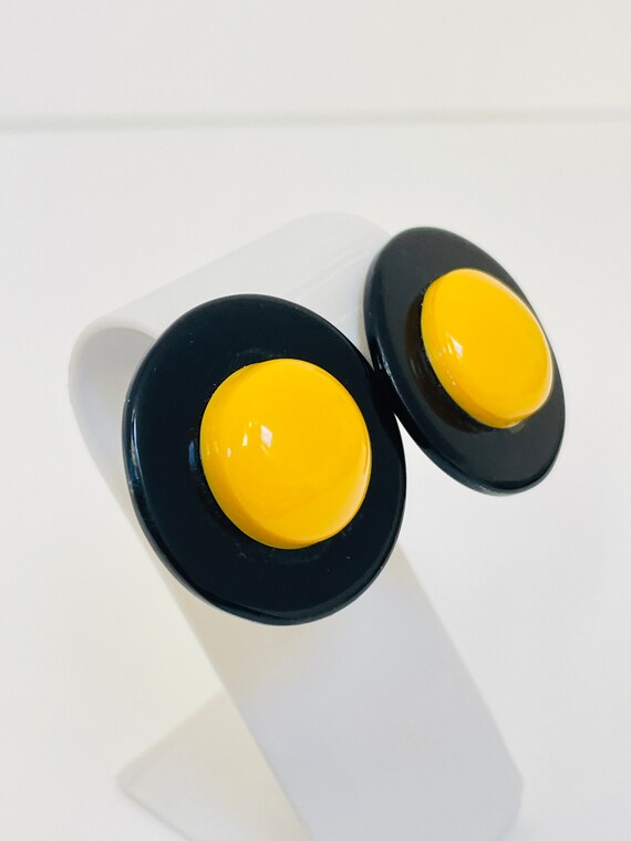 Vintage Large Round Circle Black Yellow Lucite Pl… - image 4