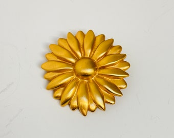 Vintage Anne Klein AK Brushed Matte Gold Brooch Sunflower - Large Flower Daisy Gerbera Many Petals Floral Elegant Clean Smooth Glossy Bright