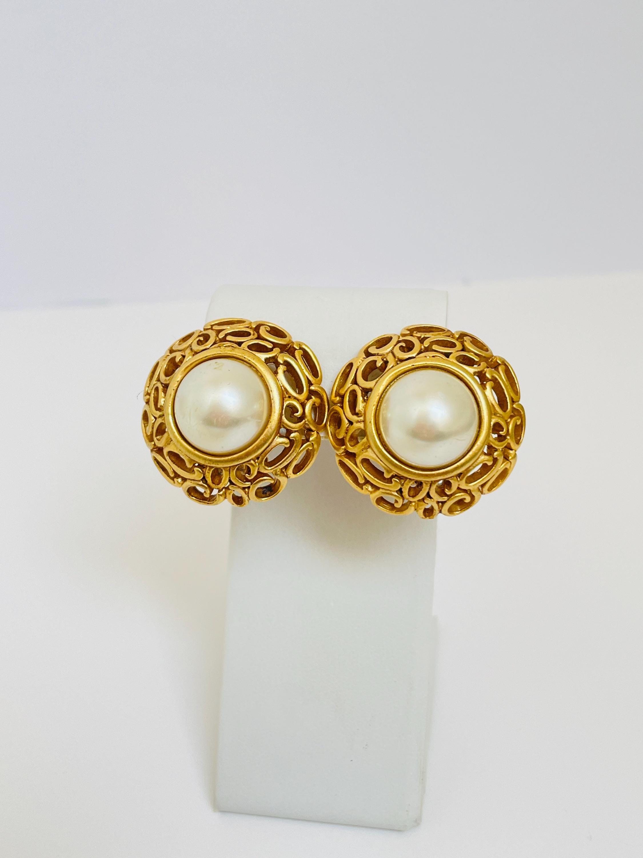 Vintage Oscar de la Renta Faux Pearl Large Oval Gold Rope Border Clip-On Earrings - Curly Trim Frame Filigree Curlicue Curls Shield