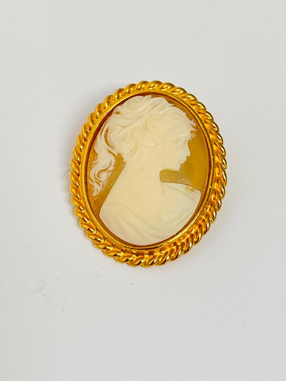 Vintage Carolee Cameo Lady Woman Gold Tone Pink Br