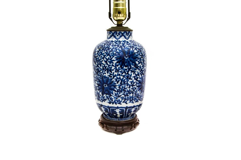 Chinese Porcelain Blue and White Hand Painted Table Lamp
