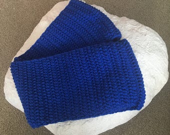 Fait à la main bleu Cobalt infini écharpe au crochet, écharpe de cercle, au crochet écharpe, foulard bleu, boucle bleu écharpe, foulard Chunky