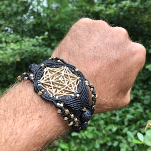 Bracciale &quot;Orologi&quot; Merkaba e Fiore della Vita con Geometria Sacra in macramè, Orologio da Meditazione, promemoria del qui e ora, strumento di disintossicazione digitale