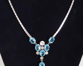 Collar vintage Leo con cristales de imitación de cristal azul agua, joyería plateada firmada por el diseñador, elegante y sencillo para uso diario, para uso informal en la oficina, llamativo.